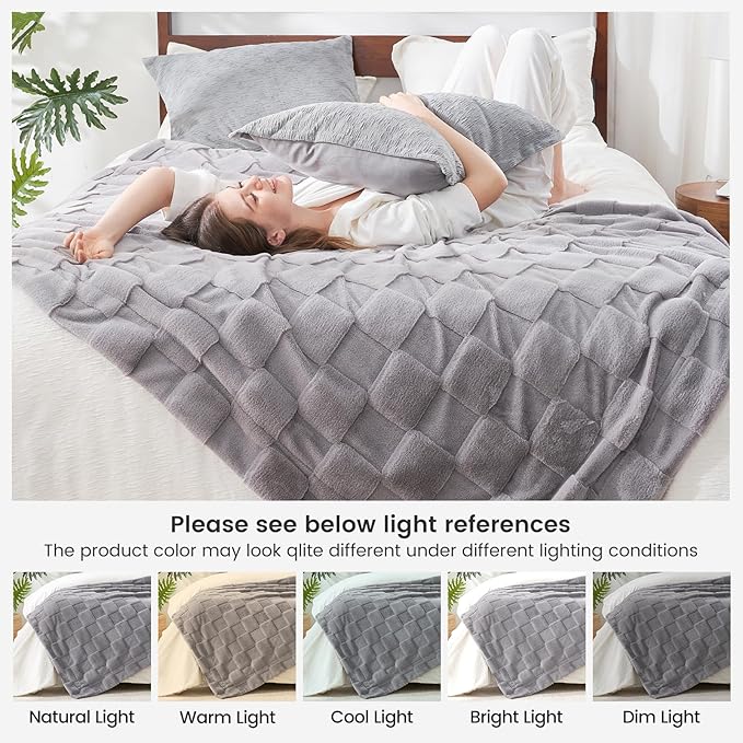 Cozy Bliss Checkered Faux Rabbit Fur Grey Throw Blanket, Soft Fuzzy Fluffy Minky Furry Blankets for Couch, Bed (50 * 60 Inches Light Grey)