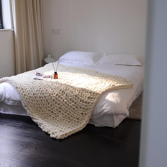 Maetoow Chenille Chunky Knit Blanket Throw (40×50 Inch), Handmade Warm & Cozy Blanket Couch, Bed, Home Decor, Soft Breathable Fleece Banket, Christmas Thick and Giant Yarn Throws, Cream