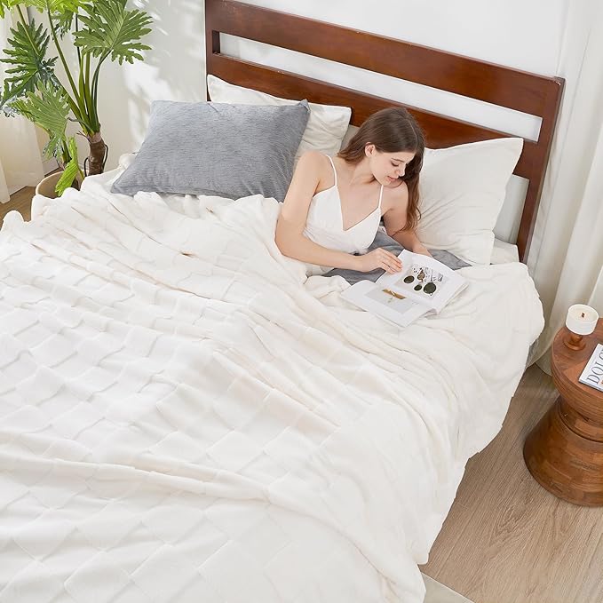 Cozy Bliss Checkered White Large Faux Rabbit Fur Queen Size Blanket, Soft Fuzzy Fluffy Minky Cream Furry Blankets for Couch, Bed (90 * 90 Inches Ivory)