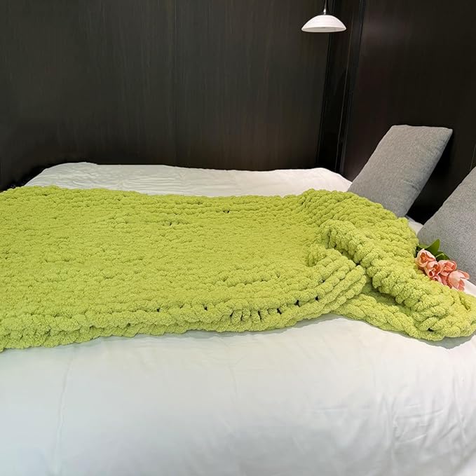 Chunky Knit Blanket Throw 40"x60", Chenille Throw Blankets, Handmade Warm & Cozy Blanket Couch Bed Home Decor, Soft Breathable Fleece Banket, Christmas for Couch Bed Sofa Best Gift (Green)