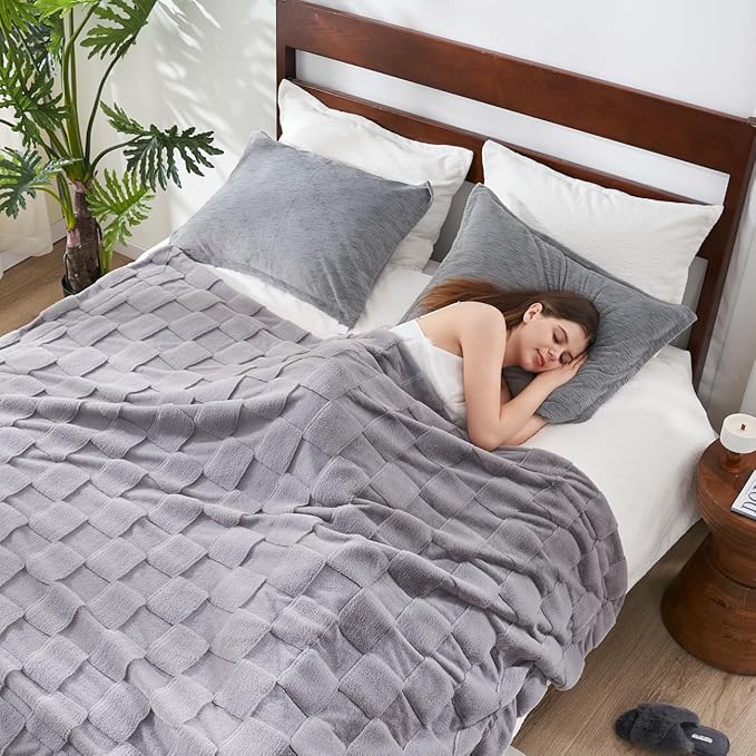 Cozy Bliss Checkered White Faux Rabbit Fur Throw Blanket, Soft Fuzzy Fluffy Minky Cream Furry Blankets for Couch, Bed (Grey, Queen(90" x 90"))