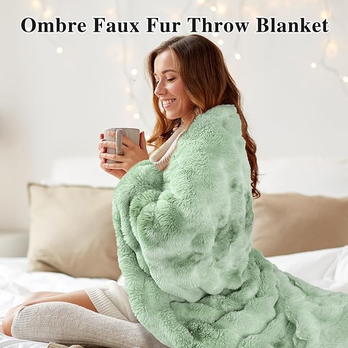 Bcareself Faux Fur Blanket Two Sided Ultra Soft Fluffy Reversible Fuzzy Throw Blanket for Women Men Double Sided Ombre Faux Luxe Faux Fur Thick Minky Blanket for Couch Bed