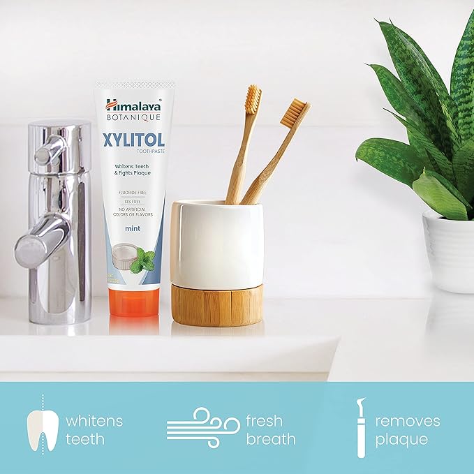 Himalaya Botanique Xylitol Toothpaste, Mint Flavor - Fluoride Free Toothpaste to Whiten Teeth, Fight Plaque and for Fresh Breath - Vegan, Gluten Free, No Artificial Flavors or Colors, 4 oz