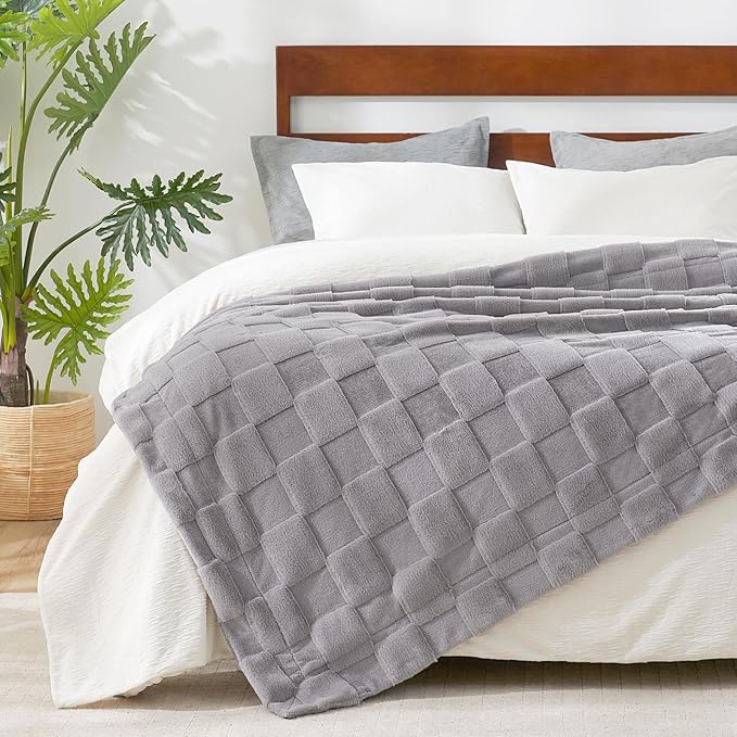Cozy Bliss Checkered Faux Rabbit Fur Grey Throw Blanket, Soft Fuzzy Fluffy Minky Furry Blankets for Couch, Bed (50 * 60 Inches Light Grey)