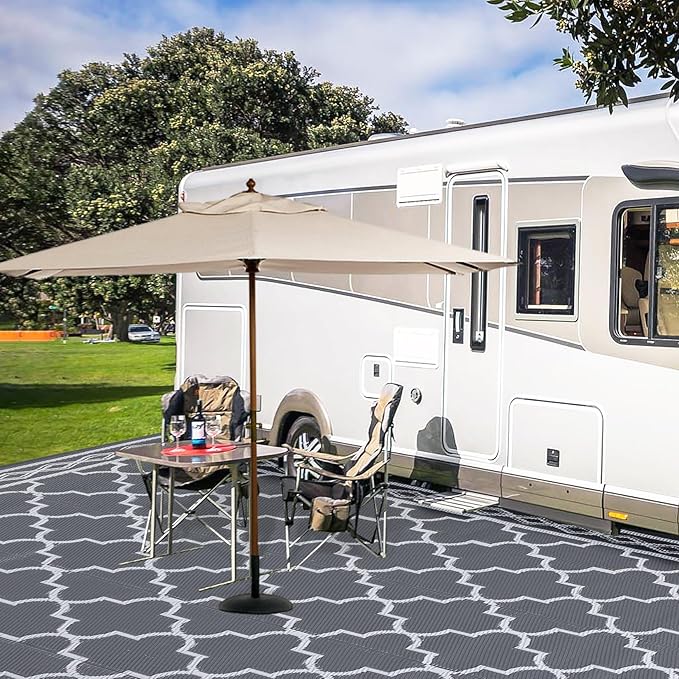 GAOMON Outdoor Plastic Straw Rug, 10'x14' Reversible Sage Green Patio Mat, Flower Modern Design for RV, Backyard, Deck, Camping, Picnic, Grey/White(Geometric)