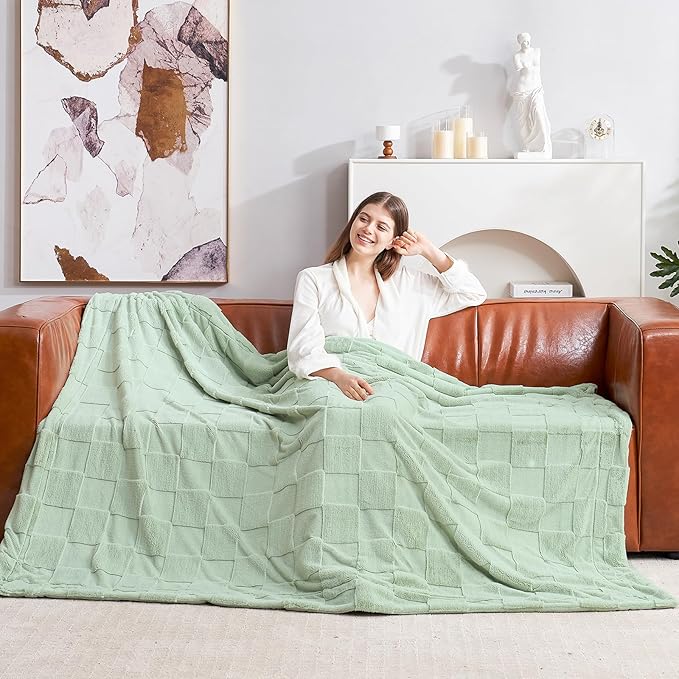 Cozy Bliss Checkered Large Faux Rabbit Fur Sage Green Twin Bed Blanket, Soft Fuzzy Fluffy Minky Furry Blankets for Couch, Bed, Adults (60 * 80 Inches Light Green)