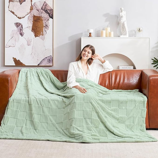 Cozy Bliss Checkered Large Faux Rabbit Fur Sage Green Twin Bed Blanket, Soft Fuzzy Fluffy Minky Furry Blankets for Couch, Bed, Adults (60 * 80 Inches Light Green)