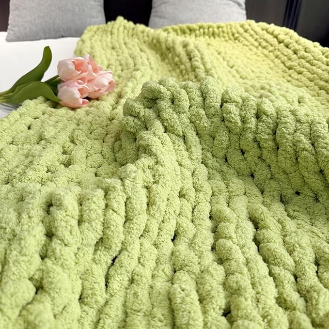 Chunky Knit Blanket Throw 48"x71", Chenille Throw Blankets, Handmade Warm & Cozy Blanket Couch Bed Home Decor, Soft Breathable Banket, Christmas for Couch Bed Sofa Best Gift (Green)