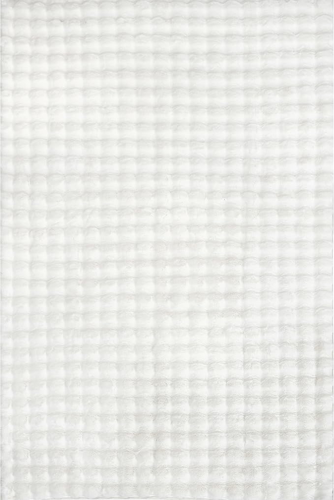 nuLOOM Jeni Solid Faux Rabbit Machine Washable Area Rug, Oval 5' x 7'6", Off-White