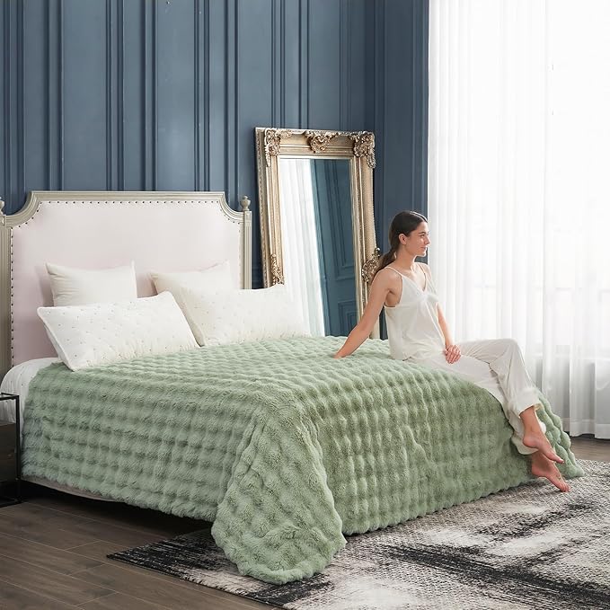 Cozy Bliss Faux Fur Throw Blanket for Couch, Fuzzy Soft Plush Thick Bubble Blanket for Sofa Bedroom Living Room, 90 * 90 Inches Sage Green