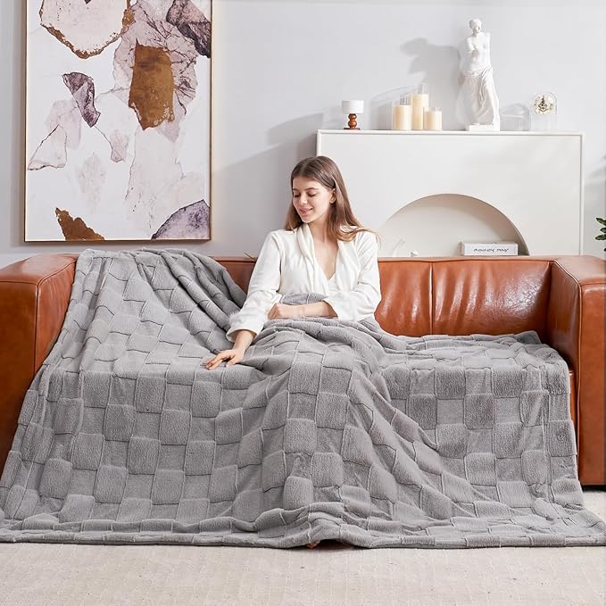 Cozy Bliss Checkered Large Faux Rabbit Fur Grey Twin Bed Blanket, Soft Fuzzy Fluffy Minky Furry Blankets for Couch, Bed, Adults (60 * 80 Inches Light Grey)