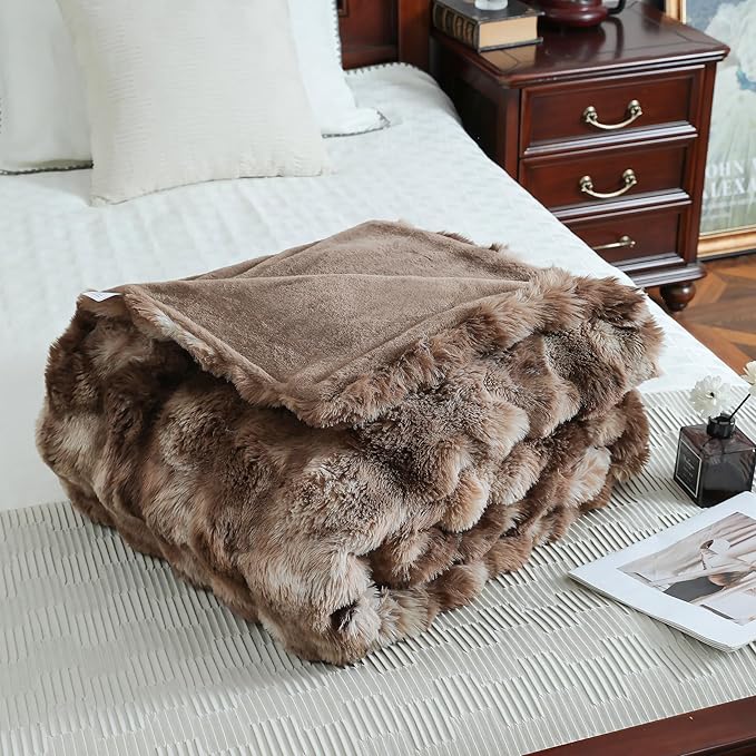 UKELER Ultra Soft Throw Blanket 50''x60'', Brown Fluffy Blankets & Throws Faux Fur Blanket for Couch, Bed, Sofa Cozy Plush Warm Thick Velvet Blanket for Women, Men