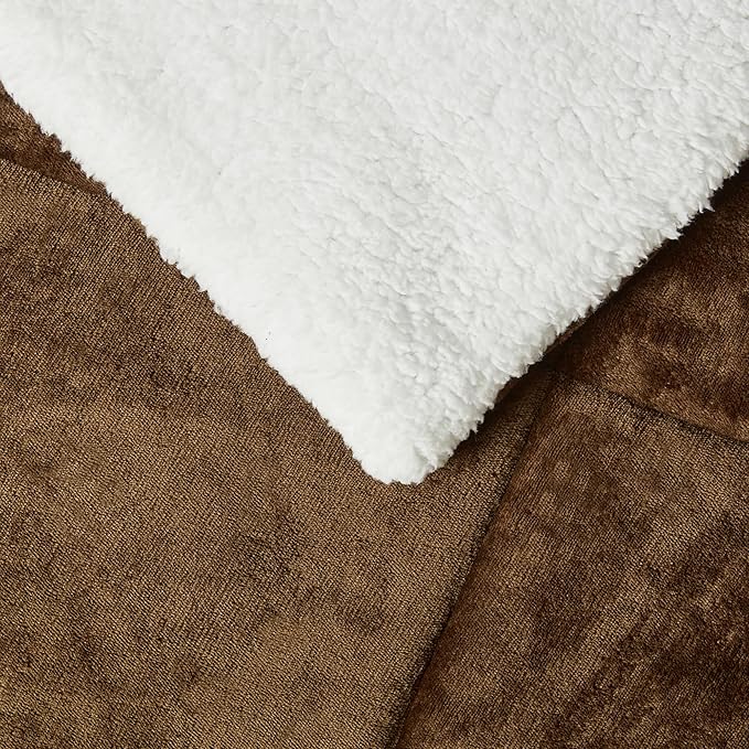 Amazon Basics Reversible Sherpa Comforter Set with Pillow Sham, Brown, Twin/Twin XL